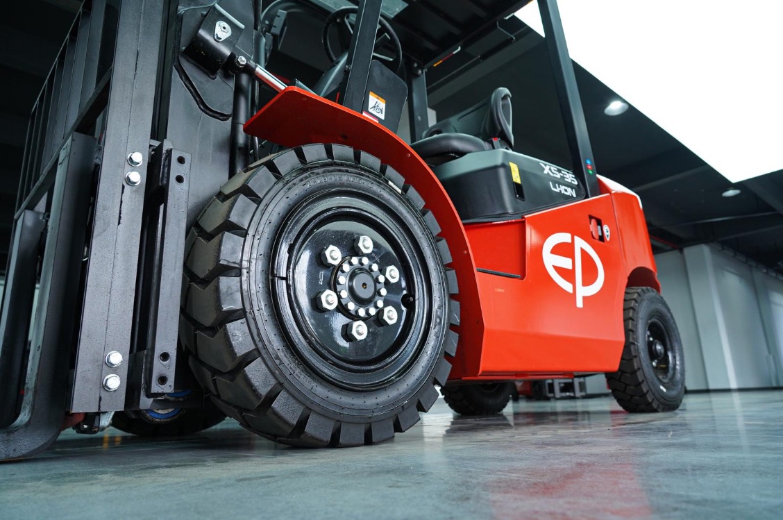 EP EFL302X5 LiTYUM AKÜLÜ FORKLİFT